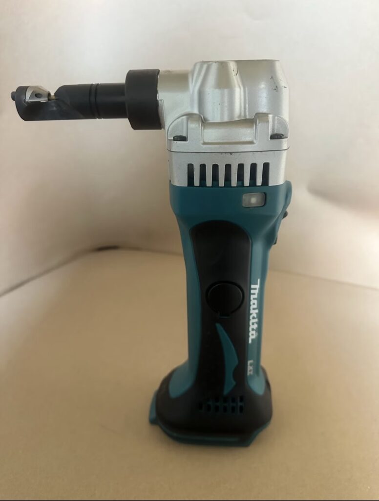 Makita DJN161 18V batteridrevet pladenipler