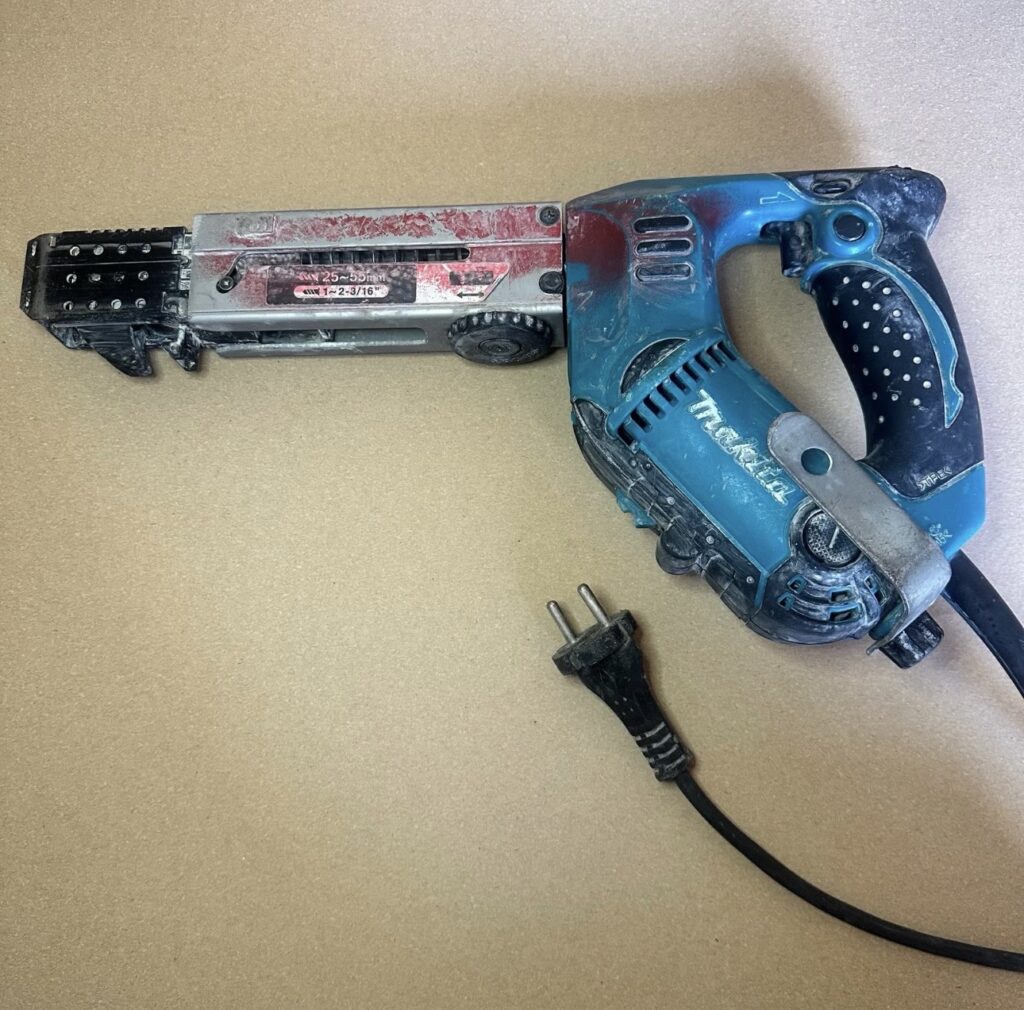 Makita 6842 skruemaskine til båndskruer 25-55mm