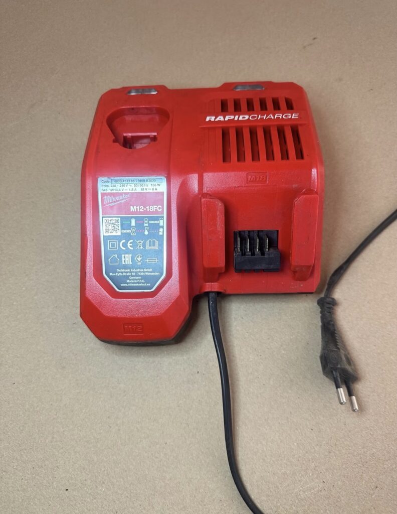 Milwaukee M12-18 FC RapidCharge batterilader