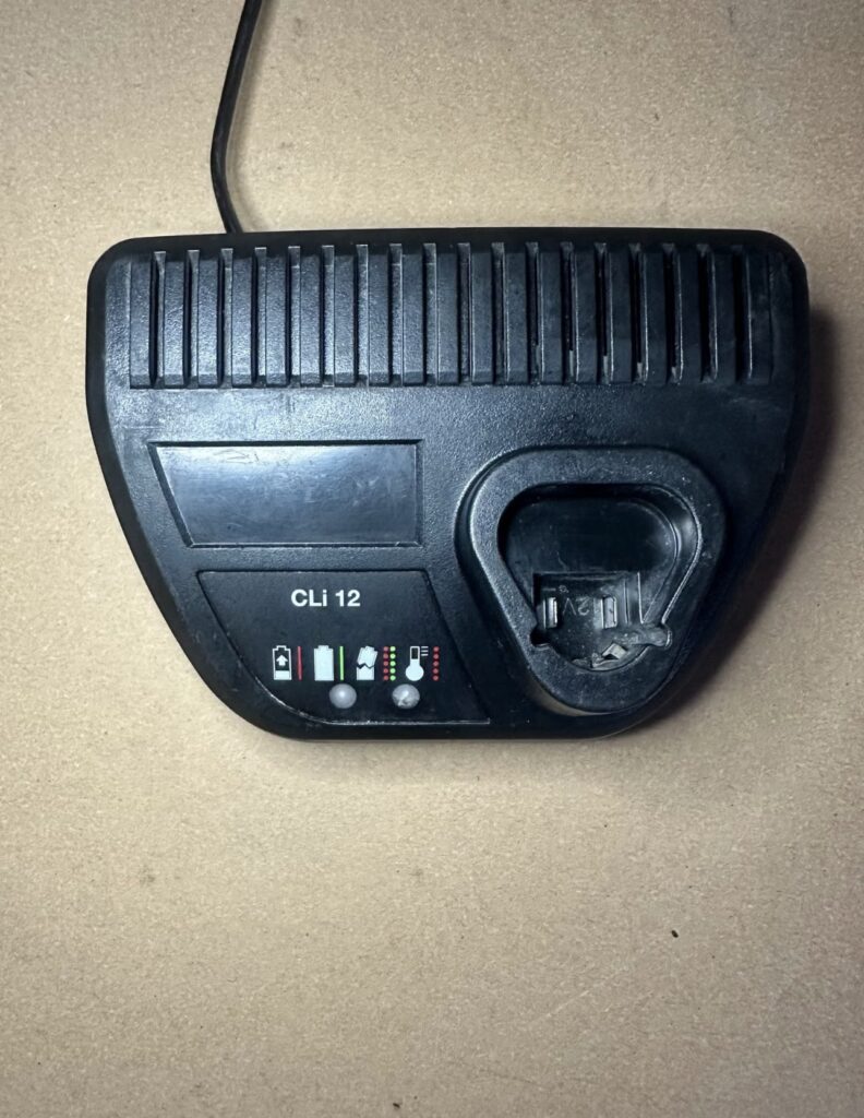 Techtronic Industries CLI 12 batterilader