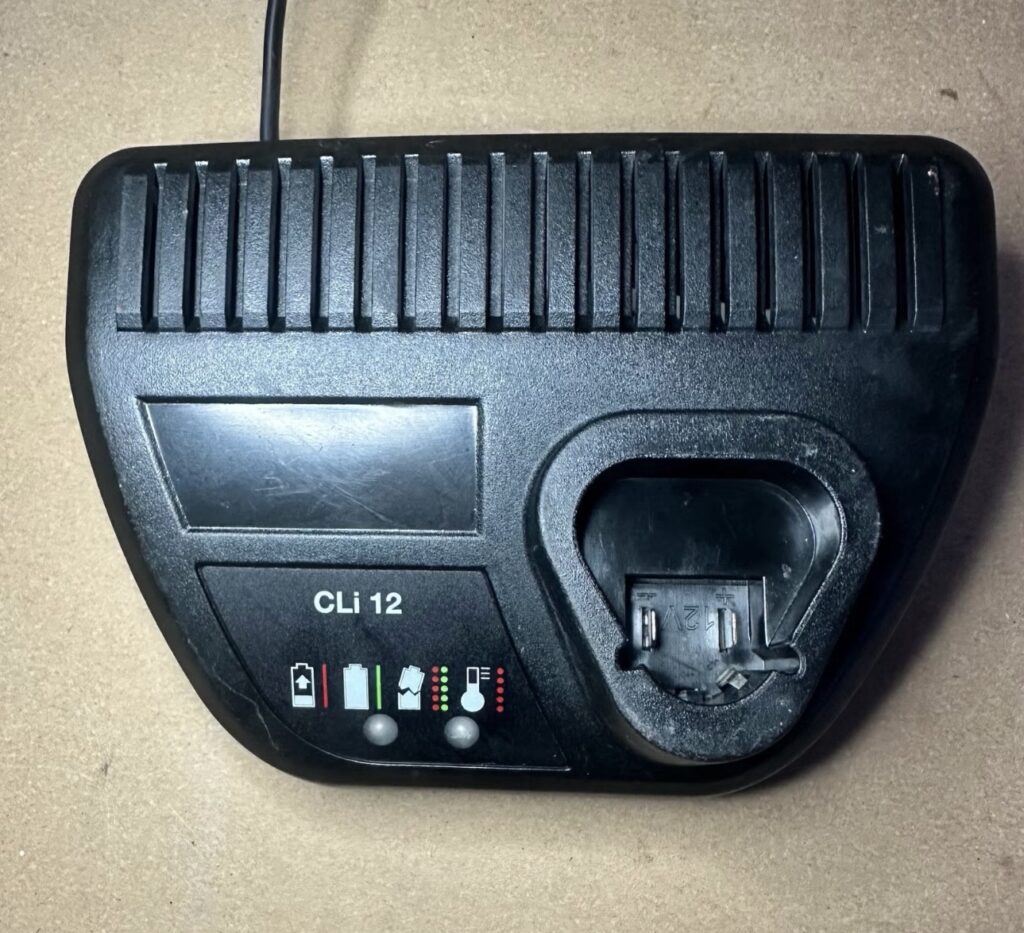 Techtronic Industries CLI 12 batterilader