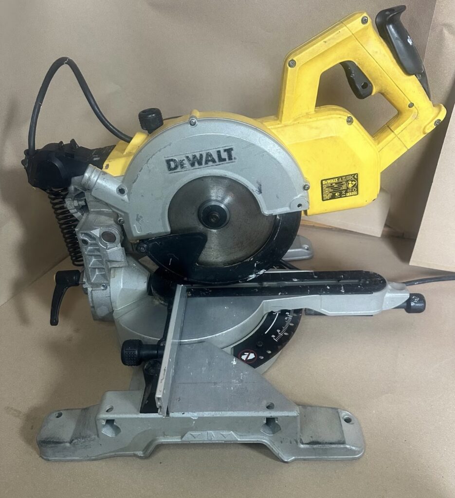 DeWalt DW770 kap-/geringssav