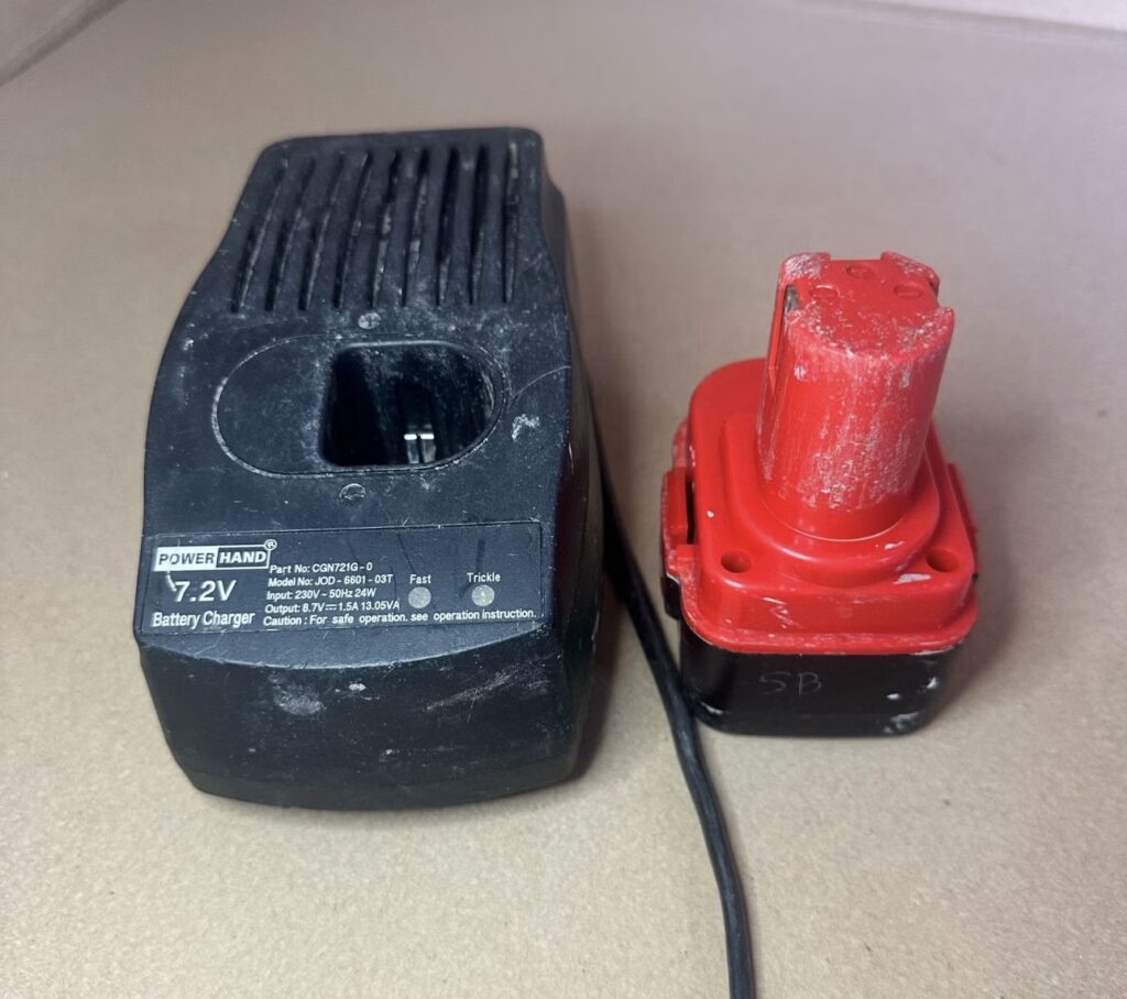 Power Hand BG-6 7,2V batteri og batterilader