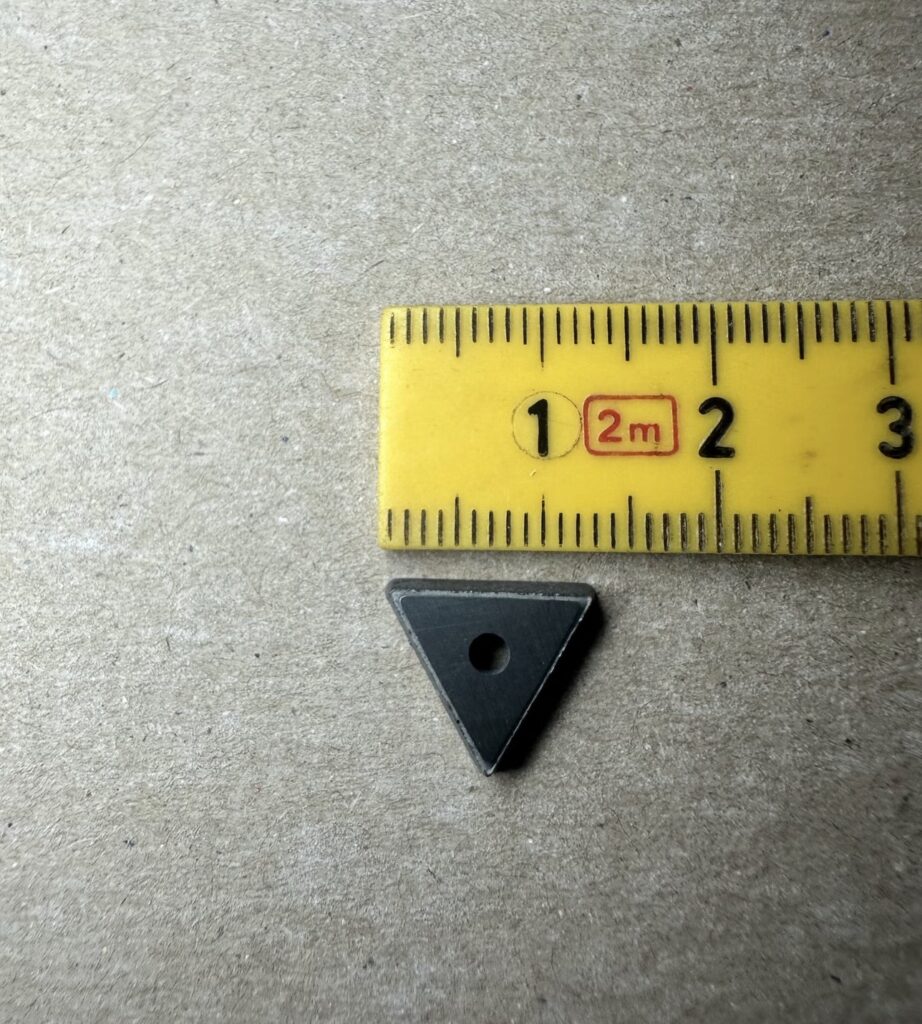 Triangulære metalskær/platte - 9 stk